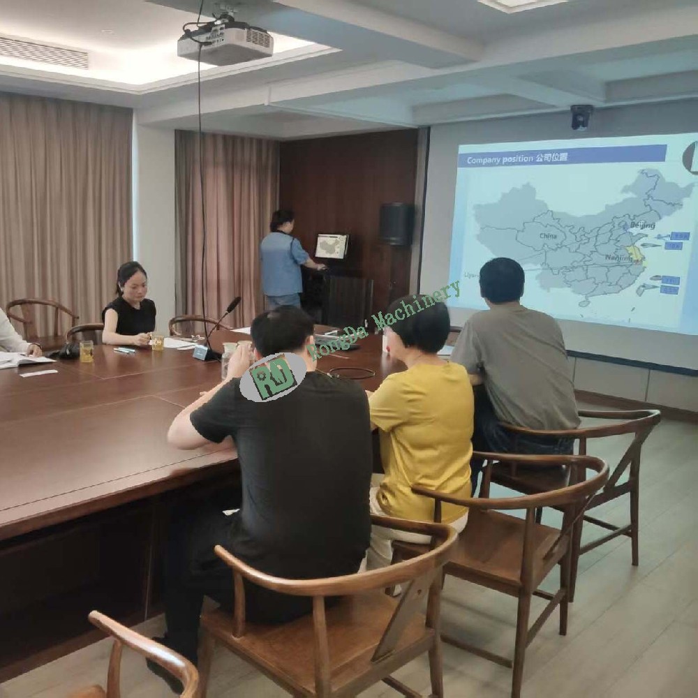 Vietnamese Client Visits Liyang Rongda Machinery Co., Ltd. t···